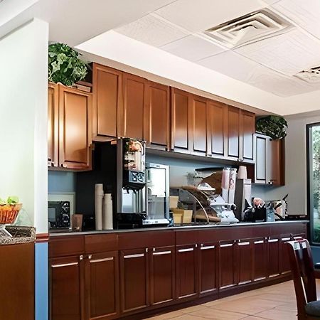 Days Inn By Wyndham Richmond Hill/Savannah Экстерьер фото