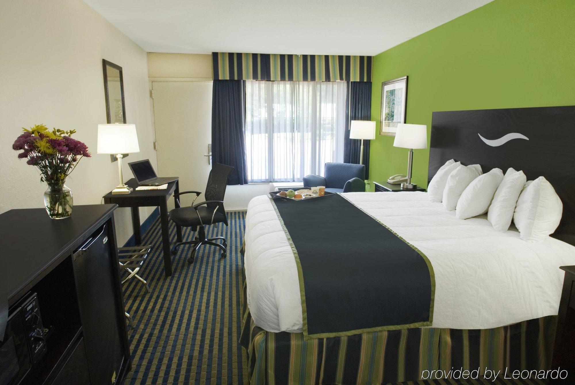 Days Inn By Wyndham Richmond Hill/Savannah Экстерьер фото