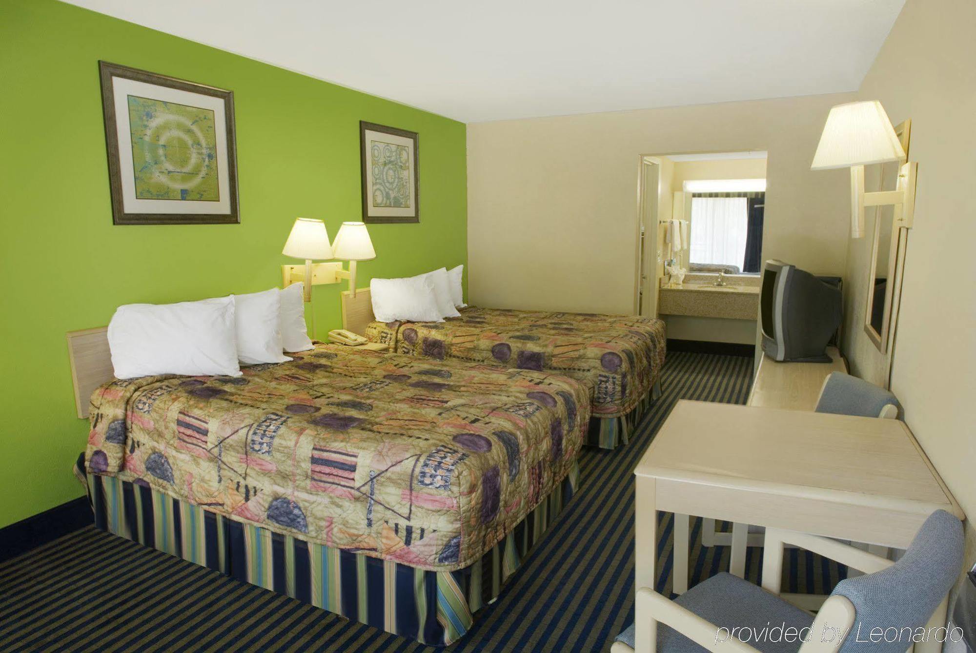 Days Inn By Wyndham Richmond Hill/Savannah Экстерьер фото