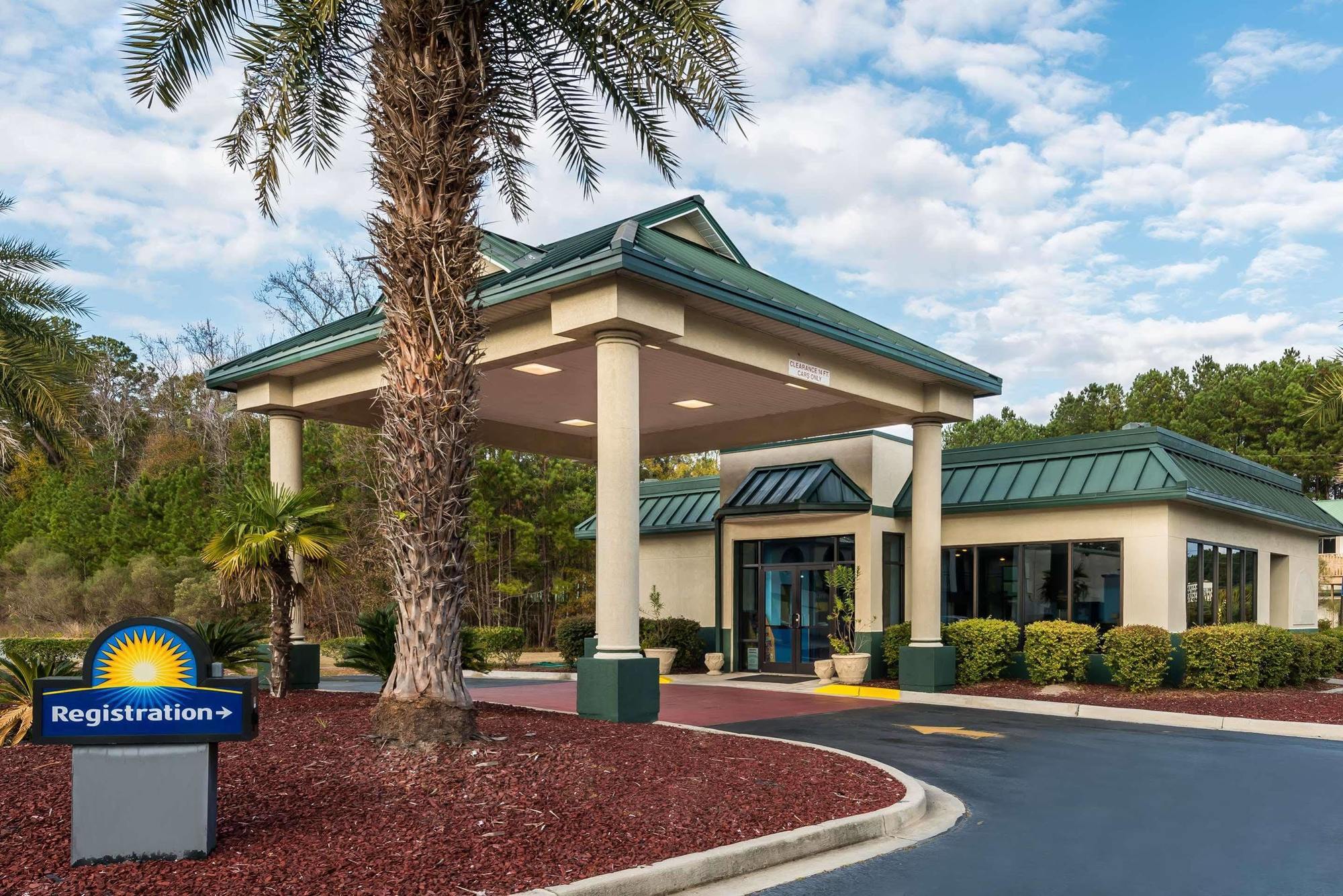 Days Inn By Wyndham Richmond Hill/Savannah Экстерьер фото