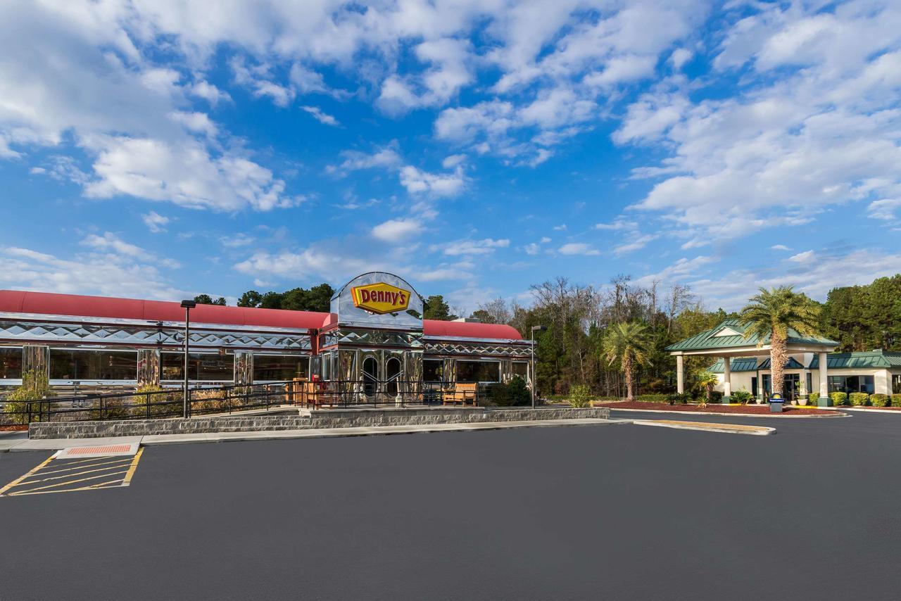 Days Inn By Wyndham Richmond Hill/Savannah Экстерьер фото